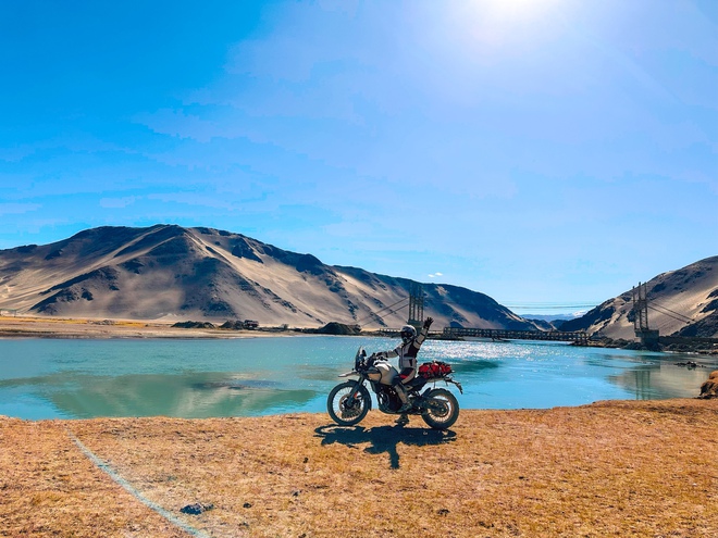 Nữ biker Việt đầu tiên chinh phục đường đèo cao nhất thế giới: 'Có lúc tưởng như nhập viện, cứ tưởng mình gục đầu tiên hóa ra lại vẫn có thể chill chill khi đến nơi'- Ảnh 17. Nữ biker Việt đầu tiên chinh phục đường đèo cao nhất thế giới: 'Có lúc tưởng như nhập viện, cứ tưởng mình gục đầu tiên hóa ra lại vẫn có thể chill chill khi đến nơi'- Ảnh 17.