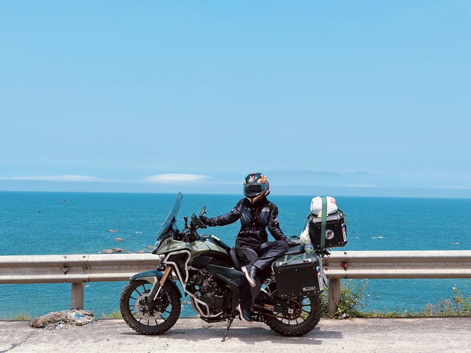 Nữ biker Việt đầu tiên chinh phục đường đèo cao nhất thế giới: 'Có lúc tưởng như nhập viện, cứ tưởng mình gục đầu tiên hóa ra lại vẫn có thể chill chill khi đến nơi'- Ảnh 10. Nữ biker Việt đầu tiên chinh phục đường đèo cao nhất thế giới: 'Có lúc tưởng như nhập viện, cứ tưởng mình gục đầu tiên hóa ra lại vẫn có thể chill chill khi đến nơi'- Ảnh 10.