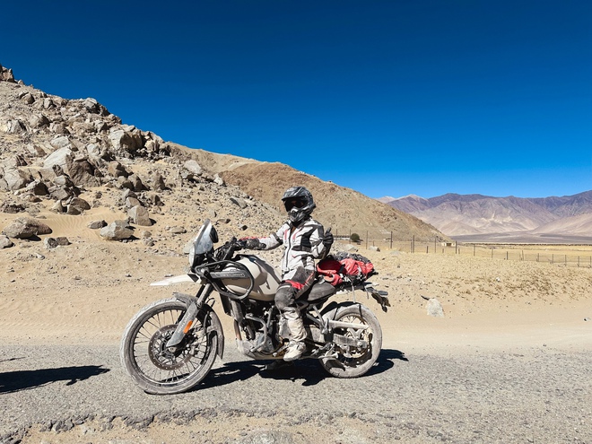 Nữ biker Việt đầu tiên chinh phục đường đèo cao nhất thế giới: 'Có lúc tưởng như nhập viện, cứ tưởng mình gục đầu tiên hóa ra lại vẫn có thể chill chill khi đến nơi'- Ảnh 19. Nữ biker Việt đầu tiên chinh phục đường đèo cao nhất thế giới: 'Có lúc tưởng như nhập viện, cứ tưởng mình gục đầu tiên hóa ra lại vẫn có thể chill chill khi đến nơi'- Ảnh 19.