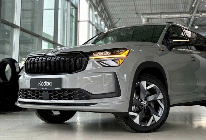 Đại lý báo Skoda Kodiaq 2025 giá tạm tính 1,6 tỷ, giao trước Tết: Có bản thể thao, thêm công nghệ cạnh tranh Santa Fe- Ảnh 7.