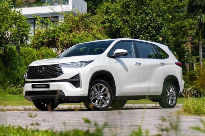 Xe Toyota nhập khẩu tăng giá: Alphard tăng tới 149 triệu, Innova Cross không còn rẻ hơn Custin, Corolla Cross sơn đỏ thành màu đặc biệt- Ảnh 6.