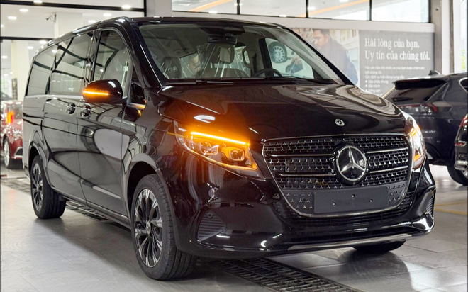Ảnh thực tế Mercedes-Benz V-Class 2025 gần 3,4 tỷ đồng tại đại lý: Đắt bằng 2 chiếc Carnival cao cấp, đổi lại nhiều trang bị xịn từ tiêu chuẩn- Ảnh 4.