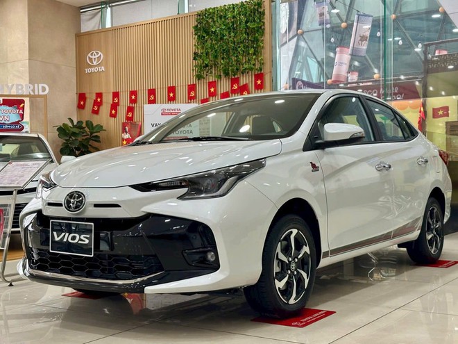 Toyota làm cú đúp bứt lên top 1 doanh số phân khúc tại Việt Nam: Vios giành ngôi vương từ City, Yaris Cross bứt phá- Ảnh 3. Toyota làm cú đúp bứt lên top 1 doanh số phân khúc tại Việt Nam: Vios giành ngôi vương từ City, Yaris Cross bứt phá- Ảnh 3.