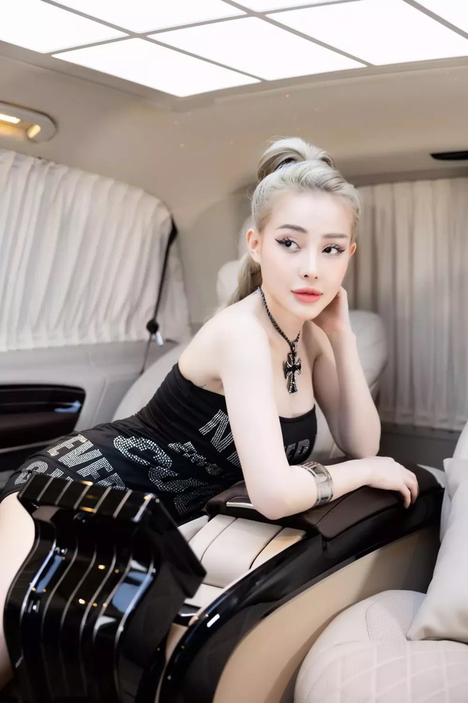 Soi dàn xe của vợ chồng Ngân 98 - Lương Bằng Quang: Từ SUV hiệu năng cao đến siêu xe mui trần đầu tiên về Việt Nam- Ảnh 9.