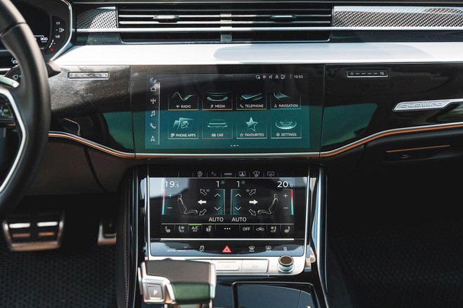 Hàng hiếm Audi S8 cũ rao bán: Giá chưa đến 5 tỷ đồng nhưng có trải nghiệm của siêu xe, người bán khẳng định 'tạm quên S-Class và 7 Series'- Ảnh 8. Hàng hiếm Audi S8 cũ rao bán: Giá chưa đến 5 tỷ đồng nhưng có trải nghiệm của siêu xe, người bán khẳng định 'tạm quên S-Class và 7 Series'- Ảnh 8.