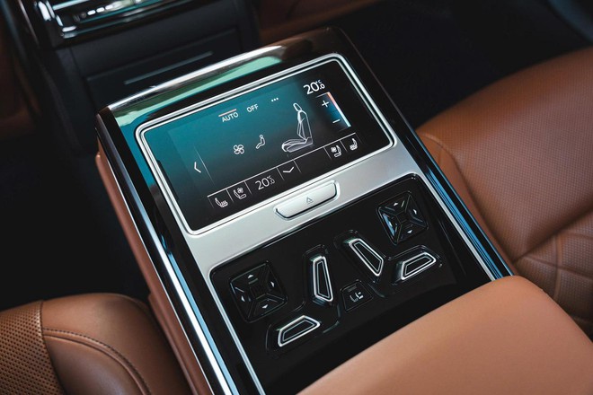 Hàng hiếm Audi S8 cũ rao bán: Giá chưa đến 5 tỷ đồng nhưng có trải nghiệm của siêu xe, người bán khẳng định 'tạm quên S-Class và 7 Series'- Ảnh 13. Hàng hiếm Audi S8 cũ rao bán: Giá chưa đến 5 tỷ đồng nhưng có trải nghiệm của siêu xe, người bán khẳng định 'tạm quên S-Class và 7 Series'- Ảnh 13.