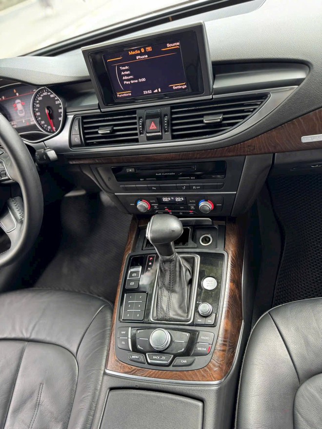 Audi A7 từng đổi được 76 cây vàng nay bán lại chưa được 4 cây, rẻ ngang Vios 'đập hộp' sau 12 năm lăn bánh- Ảnh 7. Audi A7 từng đổi được 76 cây vàng nay bán lại chưa được 4 cây, rẻ ngang Vios 'đập hộp' sau 12 năm lăn bánh- Ảnh 7.