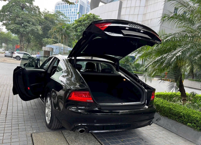 Audi A7 từng đổi được 76 cây vàng nay bán lại chưa được 4 cây, rẻ ngang Vios 'đập hộp' sau 12 năm lăn bánh- Ảnh 5. Audi A7 từng đổi được 76 cây vàng nay bán lại chưa được 4 cây, rẻ ngang Vios 'đập hộp' sau 12 năm lăn bánh- Ảnh 5.