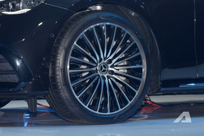 Mercedes-Benz E-Class 2025 ra mắt Việt Nam: Giá từ 2,449 tỷ đồng, thiết kế lột xác, màn hình khủng tràn táp-lô, có ADAS đáp trả 5 Series- Ảnh 9.