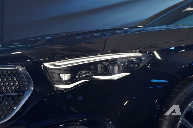 Mercedes-Benz E-Class 2025 ra mắt Việt Nam: Giá từ 2,449 tỷ đồng, thiết kế lột xác, màn hình khủng tràn táp-lô, có ADAS đáp trả 5 Series- Ảnh 8.