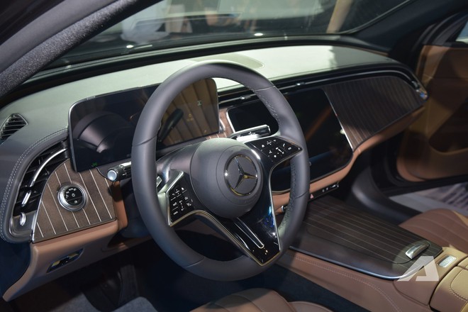 Mercedes-Benz E-Class 2025 ra mắt Việt Nam: Giá từ 2,449 tỷ đồng, thiết kế lột xác, màn hình khủng tràn táp-lô, có ADAS đáp trả 5 Series- Ảnh 13.