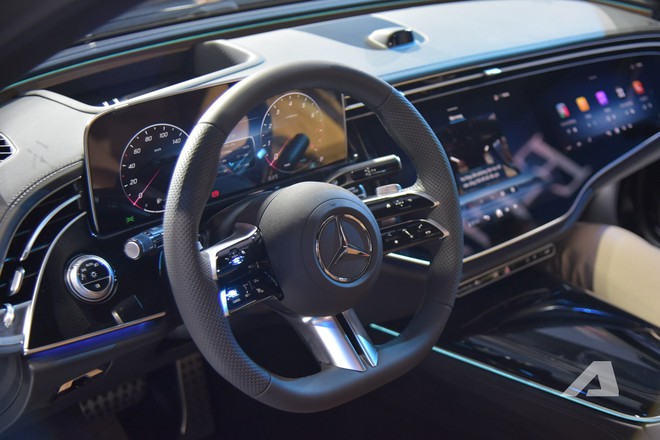 Mercedes-Benz E-Class 2025 ra mắt Việt Nam: Giá từ 2,449 tỷ đồng, thiết kế lột xác, màn hình khủng tràn táp-lô, có ADAS đáp trả 5 Series- Ảnh 14.