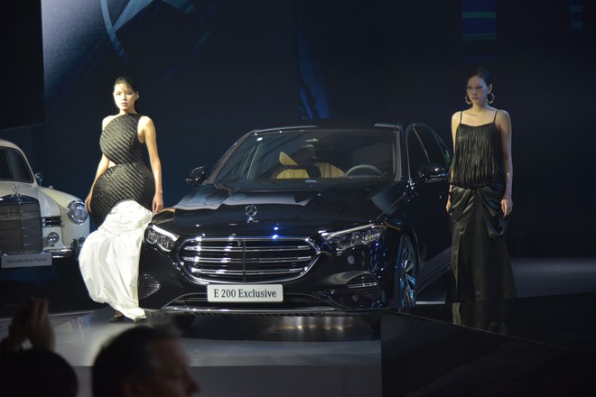 So sánh 3 phiên bản Mercedes-Benz E-Class 2025: Chênh 760 triệu đồng, bảng này sẽ giúp bạn chọn được mẫu phù hợp với mình- Ảnh 3. So sánh 3 phiên bản Mercedes-Benz E-Class 2025: Chênh 760 triệu đồng, bảng này sẽ giúp bạn chọn được mẫu phù hợp với mình- Ảnh 3.
