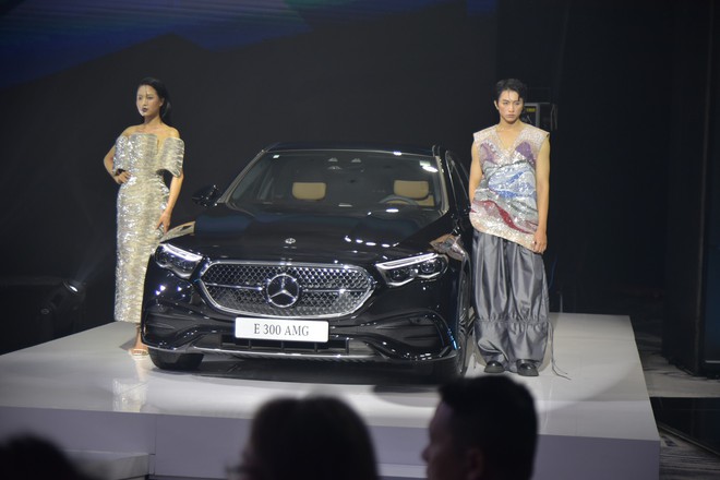 So sánh 3 phiên bản Mercedes-Benz E-Class 2025: Chênh 760 triệu đồng, bảng này sẽ giúp bạn chọn được mẫu phù hợp với mình- Ảnh 4. So sánh 3 phiên bản Mercedes-Benz E-Class 2025: Chênh 760 triệu đồng, bảng này sẽ giúp bạn chọn được mẫu phù hợp với mình- Ảnh 4.