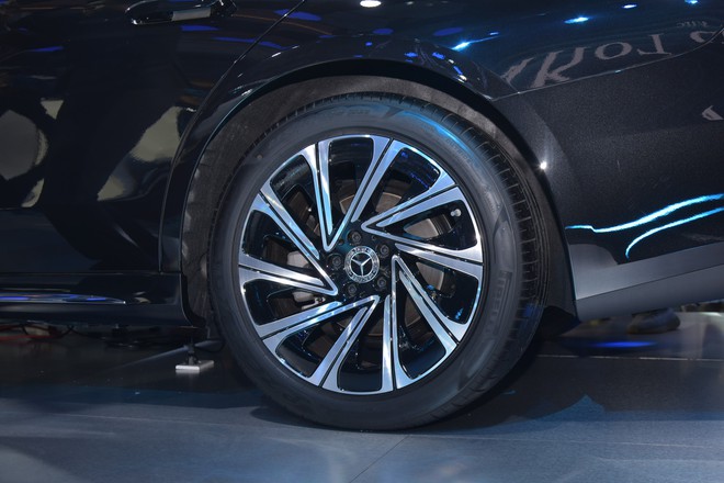 So sánh 3 phiên bản Mercedes-Benz E-Class 2025: Chênh 760 triệu đồng, bảng này sẽ giúp bạn chọn được mẫu phù hợp với mình- Ảnh 8. So sánh 3 phiên bản Mercedes-Benz E-Class 2025: Chênh 760 triệu đồng, bảng này sẽ giúp bạn chọn được mẫu phù hợp với mình- Ảnh 8.