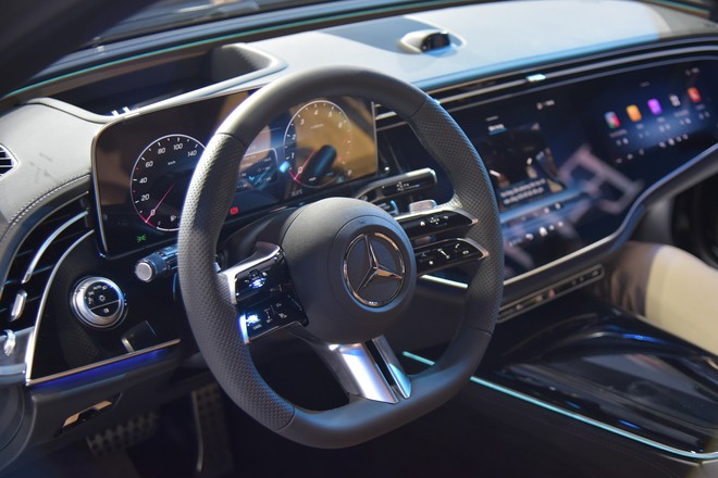 So sánh 3 phiên bản Mercedes-Benz E-Class 2025: Chênh 760 triệu đồng, bảng này sẽ giúp bạn chọn được mẫu phù hợp với mình- Ảnh 12. So sánh 3 phiên bản Mercedes-Benz E-Class 2025: Chênh 760 triệu đồng, bảng này sẽ giúp bạn chọn được mẫu phù hợp với mình- Ảnh 12.