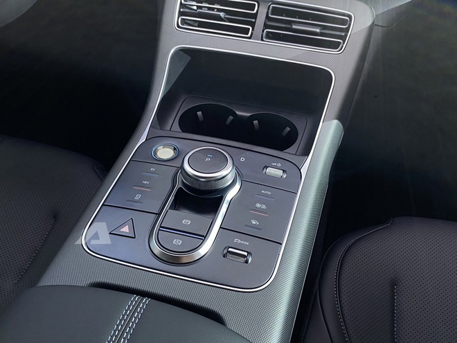 BYD Seal 5 ra mắt Việt Nam: Giá 696 triệu đồng, cùng cỡ Civic, máy hybrid cắm sạc tiêu thụ 3,8 lít/100km- Ảnh 10. BYD Seal 5 ra mắt Việt Nam: Giá 696 triệu đồng, cùng cỡ Civic, máy hybrid cắm sạc tiêu thụ 3,8 lít/100km- Ảnh 10.