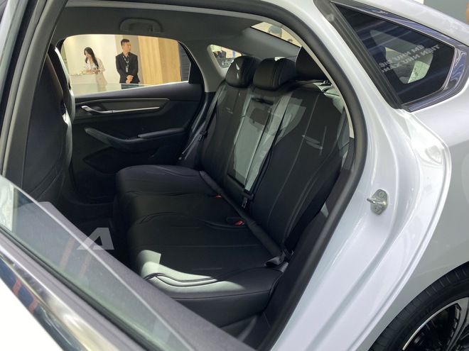 BYD Seal 5 ra mắt Việt Nam: Giá 696 triệu đồng, cùng cỡ Civic, máy hybrid cắm sạc tiêu thụ 3,8 lít/100km- Ảnh 12. BYD Seal 5 ra mắt Việt Nam: Giá 696 triệu đồng, cùng cỡ Civic, máy hybrid cắm sạc tiêu thụ 3,8 lít/100km- Ảnh 12.