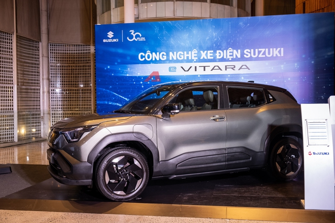 Suzuki eVitara bất ngờ xuất hiện tại Việt Nam: SUV thuần điện đi được tối đa 500km/lần sạc- Ảnh 3.