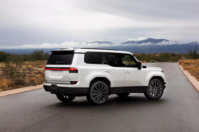 Tăng giá kiểu Lexus: GX 550 bán đắt hơn khoảng 20 triệu sau khi có doanh số tốt, nhưng trang bị vẫn giữ nguyên- Ảnh 3. Tăng giá kiểu Lexus: GX 550 bán đắt hơn khoảng 20 triệu sau khi có doanh số tốt, nhưng trang bị vẫn giữ nguyên- Ảnh 3.