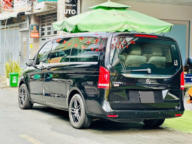 Giá chưa đến 1 tỷ đồng, chiếc Mercedes-Benz này rộng rãi như Carnival, có treo thích ứng nhưng chạy 'không tốn một giọt xăng'- Ảnh 4. Giá chưa đến 1 tỷ đồng, chiếc Mercedes-Benz này rộng rãi như Carnival, có treo thích ứng nhưng chạy 'không tốn một giọt xăng'- Ảnh 4.