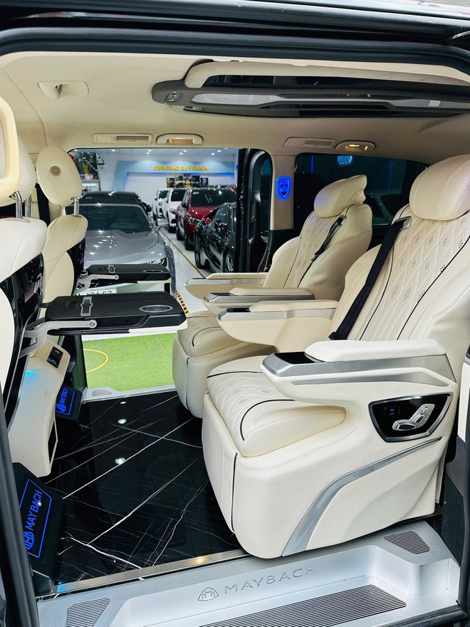 Giá chưa đến 1 tỷ đồng, chiếc Mercedes-Benz này rộng rãi như Carnival, có treo thích ứng nhưng chạy 'không tốn một giọt xăng'- Ảnh 10. Giá chưa đến 1 tỷ đồng, chiếc Mercedes-Benz này rộng rãi như Carnival, có treo thích ứng nhưng chạy 'không tốn một giọt xăng'- Ảnh 10.