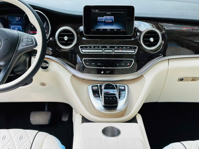 Giá chưa đến 1 tỷ đồng, chiếc Mercedes-Benz này rộng rãi như Carnival, có treo thích ứng nhưng chạy 'không tốn một giọt xăng'- Ảnh 7. Giá chưa đến 1 tỷ đồng, chiếc Mercedes-Benz này rộng rãi như Carnival, có treo thích ứng nhưng chạy 'không tốn một giọt xăng'- Ảnh 7.