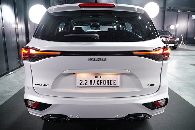 Isuzu mu-X 2026 ra mắt: Treo mới, ADAS ngay từ bản tiêu chuẩn, nhưng có chi tiết 'cải lùi' so với bản vừa ra mắt tại Việt Nam- Ảnh 20. Isuzu mu-X 2026 ra mắt: Treo mới, ADAS ngay từ bản tiêu chuẩn, nhưng có chi tiết 'cải lùi' so với bản vừa ra mắt tại Việt Nam- Ảnh 20.