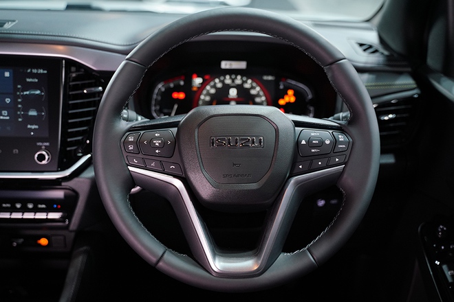 Isuzu mu-X 2026 ra mắt: Treo mới, ADAS ngay từ bản tiêu chuẩn, nhưng có chi tiết 'cải lùi' so với bản vừa ra mắt tại Việt Nam- Ảnh 23. Isuzu mu-X 2026 ra mắt: Treo mới, ADAS ngay từ bản tiêu chuẩn, nhưng có chi tiết 'cải lùi' so với bản vừa ra mắt tại Việt Nam- Ảnh 23.