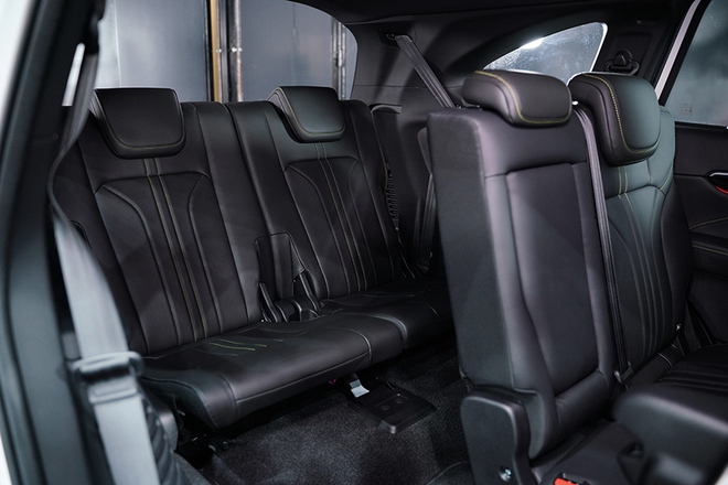 Isuzu mu-X 2026 ra mắt: Treo mới, ADAS ngay từ bản tiêu chuẩn, nhưng có chi tiết 'cải lùi' so với bản vừa ra mắt tại Việt Nam- Ảnh 28. Isuzu mu-X 2026 ra mắt: Treo mới, ADAS ngay từ bản tiêu chuẩn, nhưng có chi tiết 'cải lùi' so với bản vừa ra mắt tại Việt Nam- Ảnh 28.