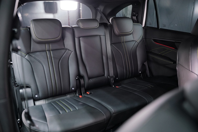 Isuzu mu-X 2026 ra mắt: Treo mới, ADAS ngay từ bản tiêu chuẩn, nhưng có chi tiết 'cải lùi' so với bản vừa ra mắt tại Việt Nam- Ảnh 27. Isuzu mu-X 2026 ra mắt: Treo mới, ADAS ngay từ bản tiêu chuẩn, nhưng có chi tiết 'cải lùi' so với bản vừa ra mắt tại Việt Nam- Ảnh 27.