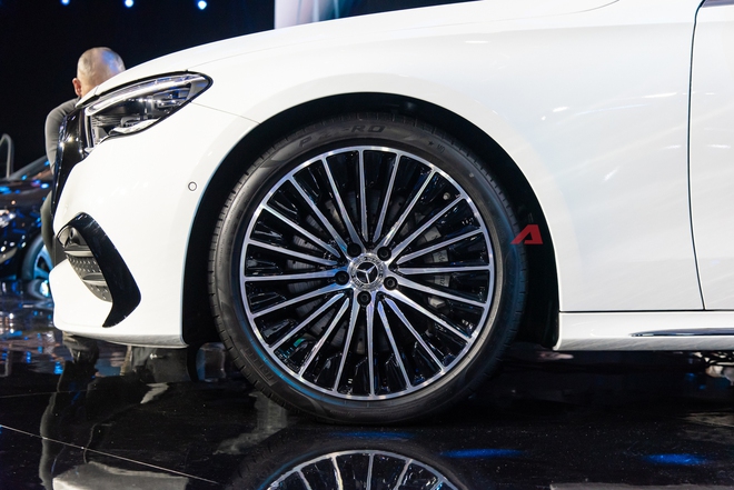 Video này không chỉ có E-Class 2025, tiết lộ của chuyên gia sản phẩm Mercedes-Benz Việt Nam gây bất ngờ- Ảnh 7.