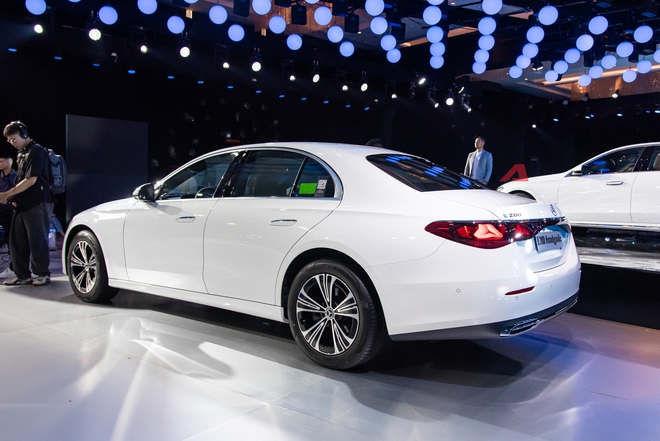Video này không chỉ có E-Class 2025, tiết lộ của chuyên gia sản phẩm Mercedes-Benz Việt Nam gây bất ngờ- Ảnh 23.