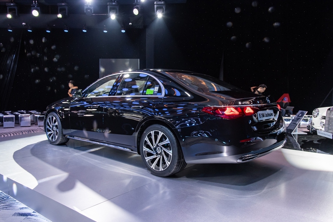 Video này không chỉ có E-Class 2025, tiết lộ của chuyên gia sản phẩm Mercedes-Benz Việt Nam gây bất ngờ- Ảnh 37.