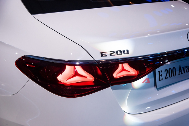 Video này không chỉ có E-Class 2025, tiết lộ của chuyên gia sản phẩm Mercedes-Benz Việt Nam gây bất ngờ- Ảnh 27.