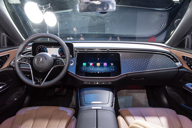 Video này không chỉ có E-Class 2025, tiết lộ của chuyên gia sản phẩm Mercedes-Benz Việt Nam gây bất ngờ- Ảnh 29.