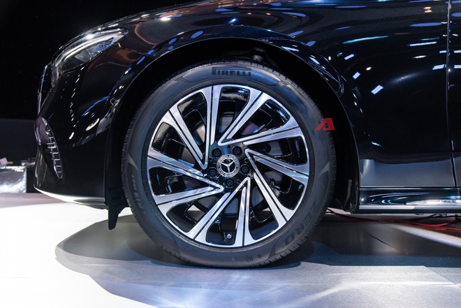 Video này không chỉ có E-Class 2025, tiết lộ của chuyên gia sản phẩm Mercedes-Benz Việt Nam gây bất ngờ- Ảnh 38.