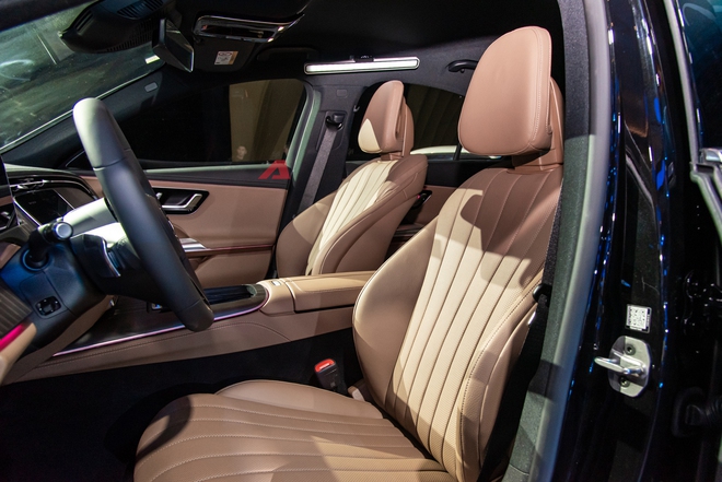 Video này không chỉ có E-Class 2025, tiết lộ của chuyên gia sản phẩm Mercedes-Benz Việt Nam gây bất ngờ- Ảnh 43.