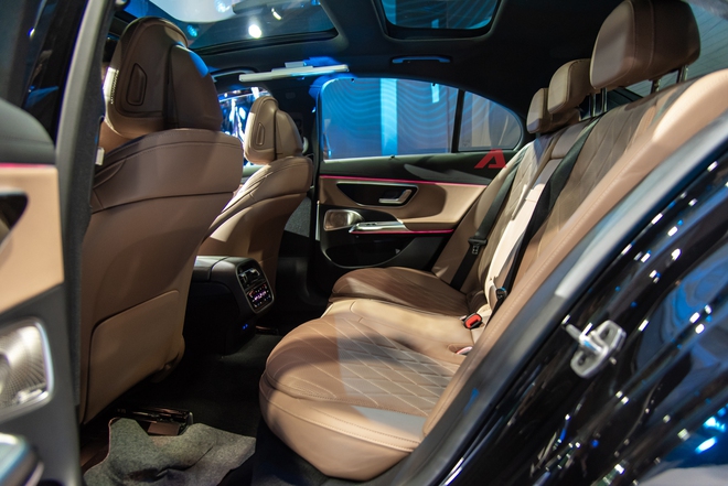 Video này không chỉ có E-Class 2025, tiết lộ của chuyên gia sản phẩm Mercedes-Benz Việt Nam gây bất ngờ- Ảnh 19.