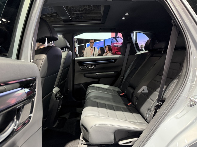 Sang tận Nhật Bản để xem Honda CR-V e:HEV RS Black Edition: Dự kiến ra mắt Việt Nam năm sau, tân trang diện mạo, sang số dạng phím bấm, có dẫn động 4 bánh- Ảnh 7.