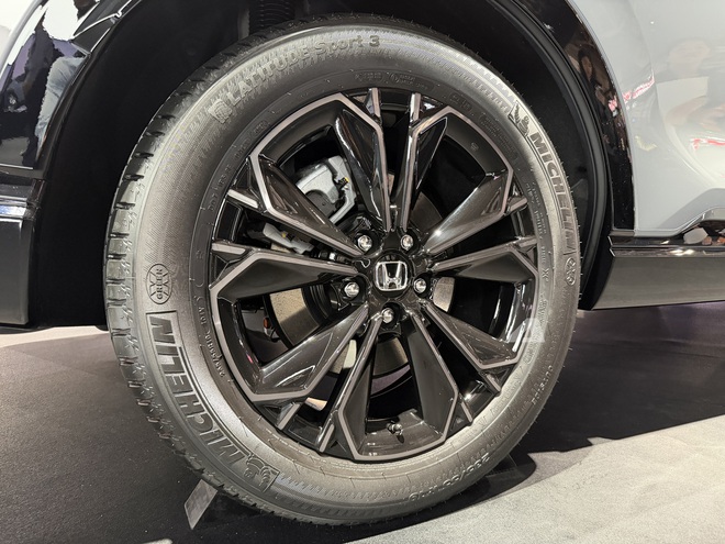 Sang tận Nhật Bản để xem Honda CR-V e:HEV RS Black Edition: Dự kiến ra mắt Việt Nam năm sau, tân trang diện mạo, sang số dạng phím bấm, có dẫn động 4 bánh- Ảnh 9.