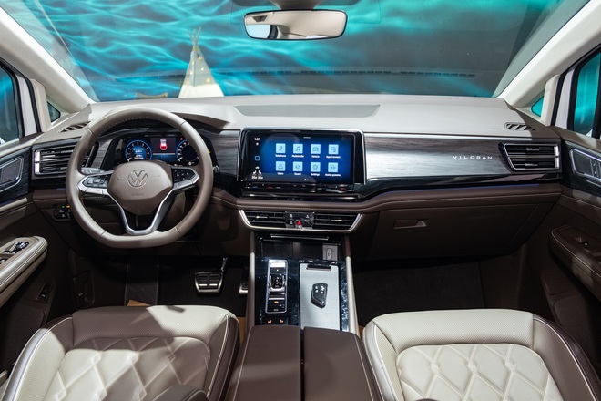 Volkswagen Viloran vượt sát nút BMW X5 trở thành 'Xe Gia đình của năm Hạng 2-5 tỷ đồng'- Ảnh 6. Volkswagen Viloran vượt sát nút BMW X5 trở thành 'Xe Gia đình của năm Hạng 2-5 tỷ đồng'- Ảnh 6.