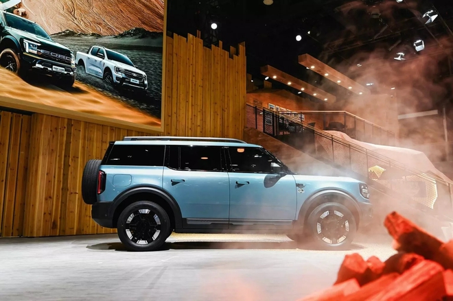 Ford Bronco có bản mà dân mê phượt sẽ thích: Cửa nóc mở cực dị, bếp sau cốp, chạy Hà Nội - Huế chỉ cần một lần sạc- Ảnh 11.