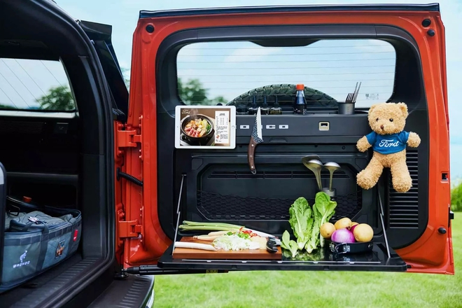 Ford Bronco có bản mà dân mê phượt sẽ thích: Cửa nóc mở cực dị, bếp sau cốp, chạy Hà Nội - Huế chỉ cần một lần sạc- Ảnh 5.