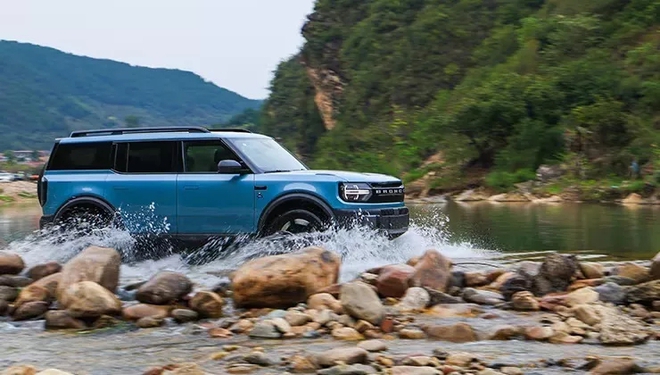 Ford Bronco có bản mà dân mê phượt sẽ thích: Cửa nóc mở cực dị, bếp sau cốp, chạy Hà Nội - Huế chỉ cần một lần sạc- Ảnh 12.