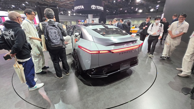 Ảnh thực tế bản xem trước Toyota Corolla đời mới: Dáng như siêu xe, có cả hybrid và điện, về Việt Nam dễ giành khách trẻ của K3, Mazda3- Ảnh 4.