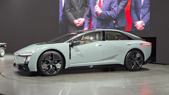 Ảnh thực tế bản xem trước Toyota Corolla đời mới: Dáng như siêu xe, có cả hybrid và điện, về Việt Nam dễ giành khách trẻ của K3, Mazda3- Ảnh 3.