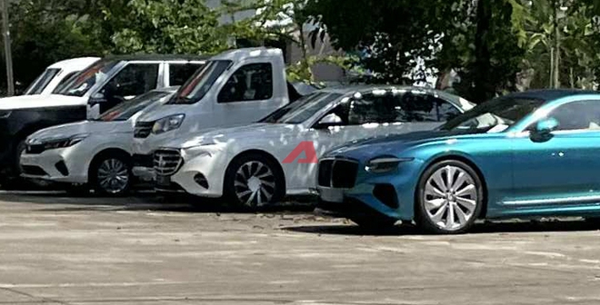 Lộ diện Mercedes-Benz E 200 Exclusive 2025 tại Hà Nội: Mâm 19inch, không có tùy chọn AMG, giá dự kiến trên 2,3 tỷ- Ảnh 3.