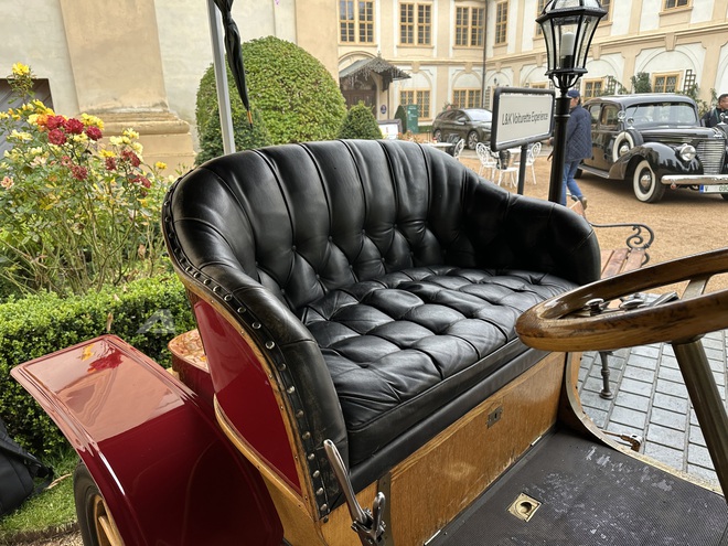 Tôi sang Séc trải nghiệm ô tô đầu tiên của Skoda: 120 tuổi vẫn chạy ngon, quay tay để khởi động- Ảnh 4. Tôi sang Séc trải nghiệm ô tô đầu tiên của Skoda: 120 tuổi vẫn chạy ngon, quay tay để khởi động- Ảnh 4.