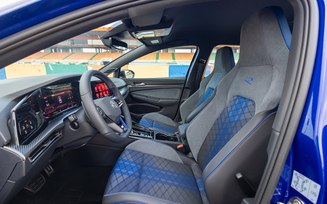 8 xe ra mắt Việt Nam tháng 10/2025: Rẻ nhất 520 triệu đồng, đắt nhất hơn 13 tỷ đồng, từ sedan đến SUV, đủ động cơ xăng điện và hybrid- Ảnh 23.